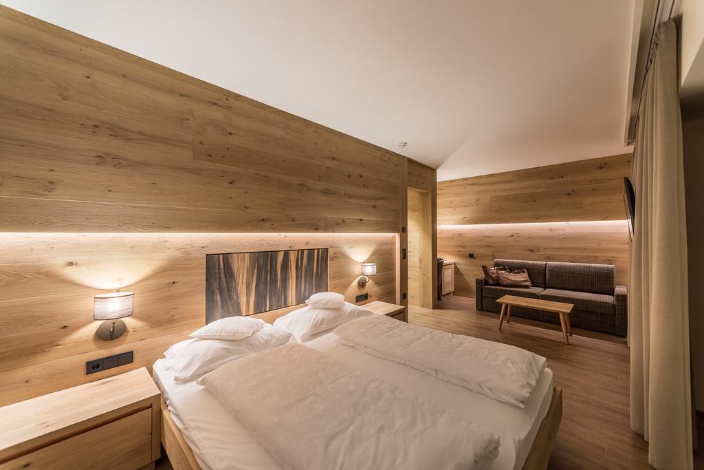 Hotel Garni Dolomieu Selva di Val Gardena Exteriör bild